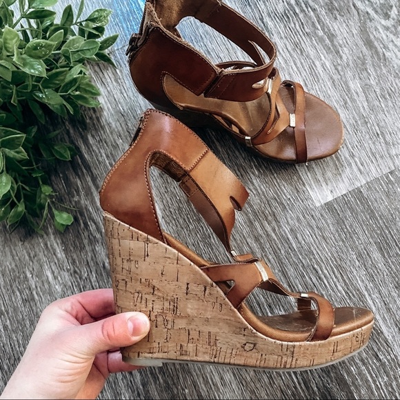 Brash Shoes - Brash Wedge Sandal Tan and Gold Size 5